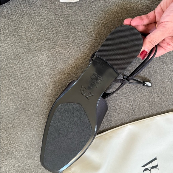 Satin Effect Flat Shoes - Picture 5 of 8